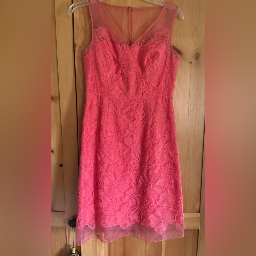Maggy London Formal Dress size 4 - beautiful floral details - pretty coral color